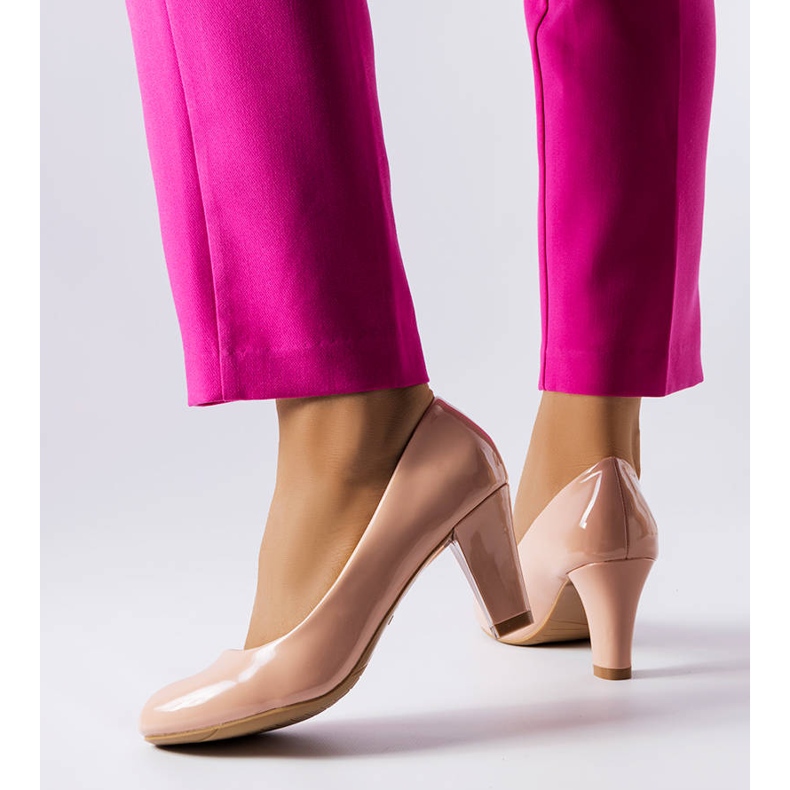 Rosa lackpumps från Burkett 1