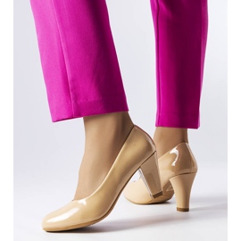 BM Beiga pumps i lack från Burkett beige 1