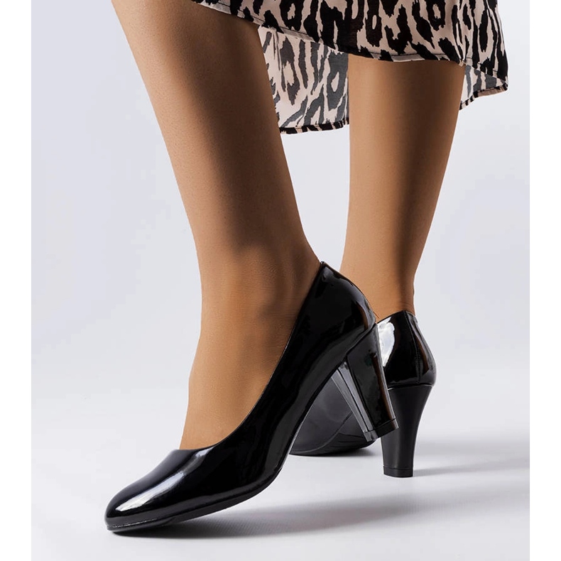 Burkett pumps i svart lack 1