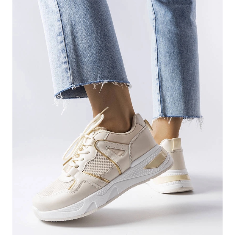 Beiga sneakers i flera tyger från Caya beige 1
