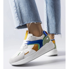 Vita sneakers i blandade material från Riel 1