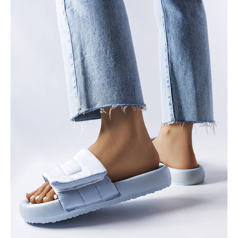 BM Aleron blå tofflor med kardborreband 1