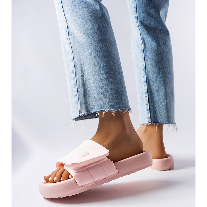 BM Rosa tofflor med kardborreband från Aleron 1