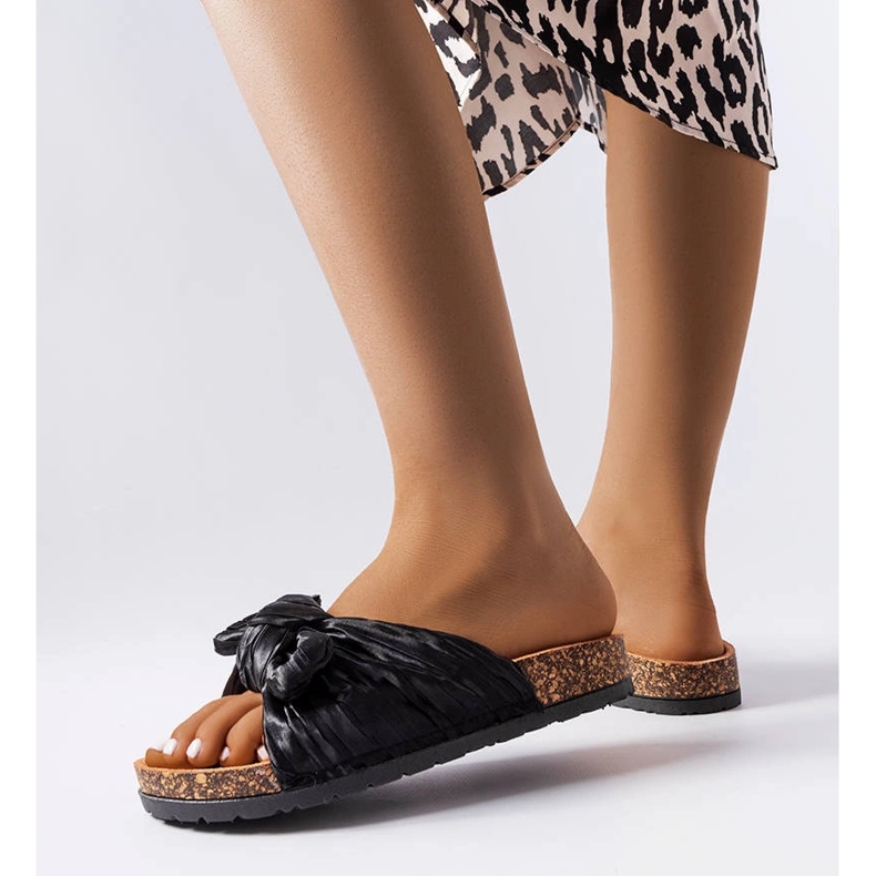 Svarta sliders med rosett från Duplanty 1