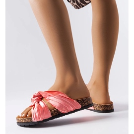 Rosa tofflor dekorerade med Fresne-tyg 1