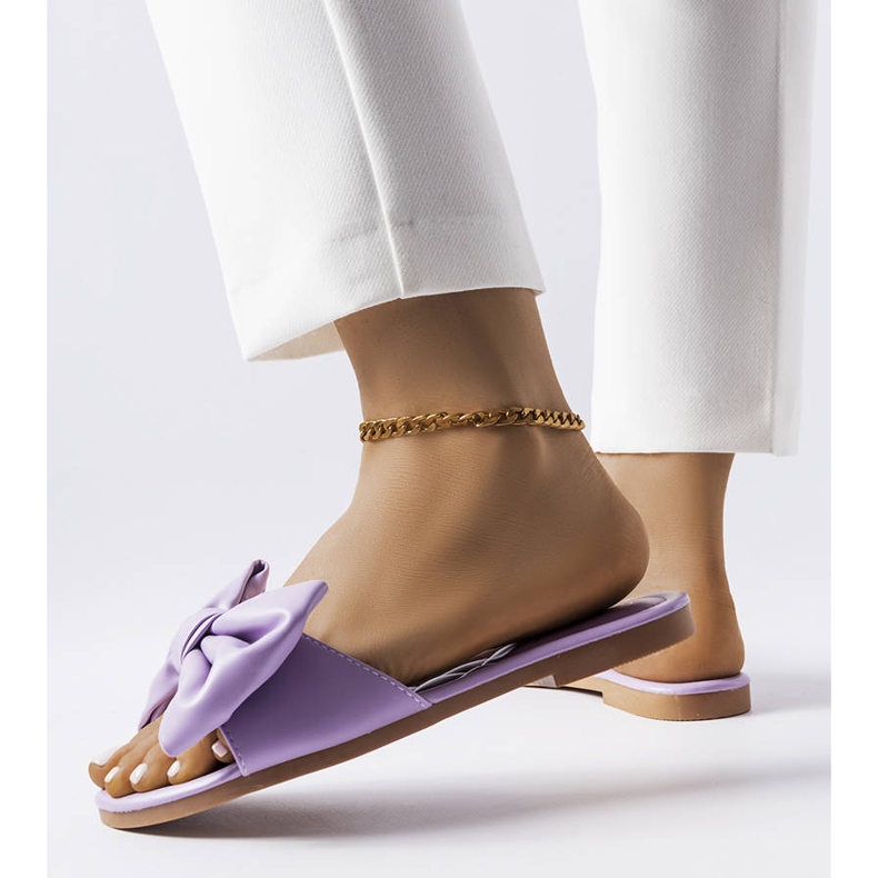 Lila eleganta tofflor med rosett från Garnier violett 1