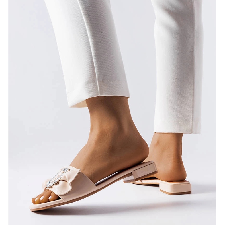 Beige eleganta tofflor med strass från Fifi 1