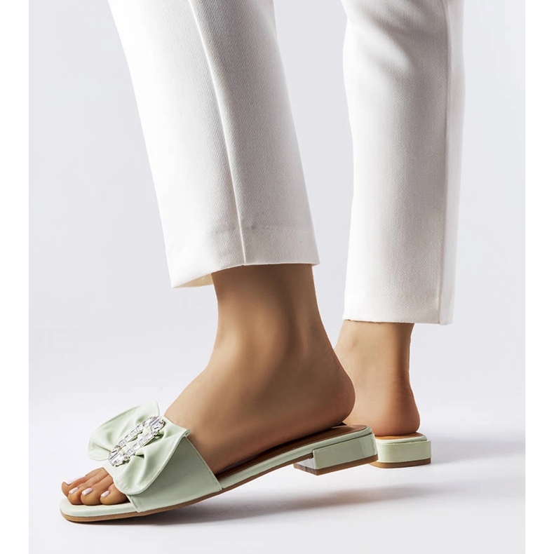 Gröna eleganta tofflor med strass från Fifi 1