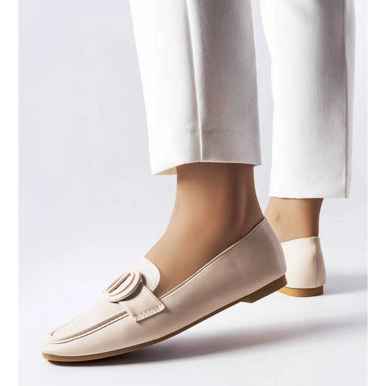 Beige loafers med spänne från Poissonnier 1