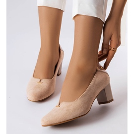 Beige eleganta pumps från Vinceza 2