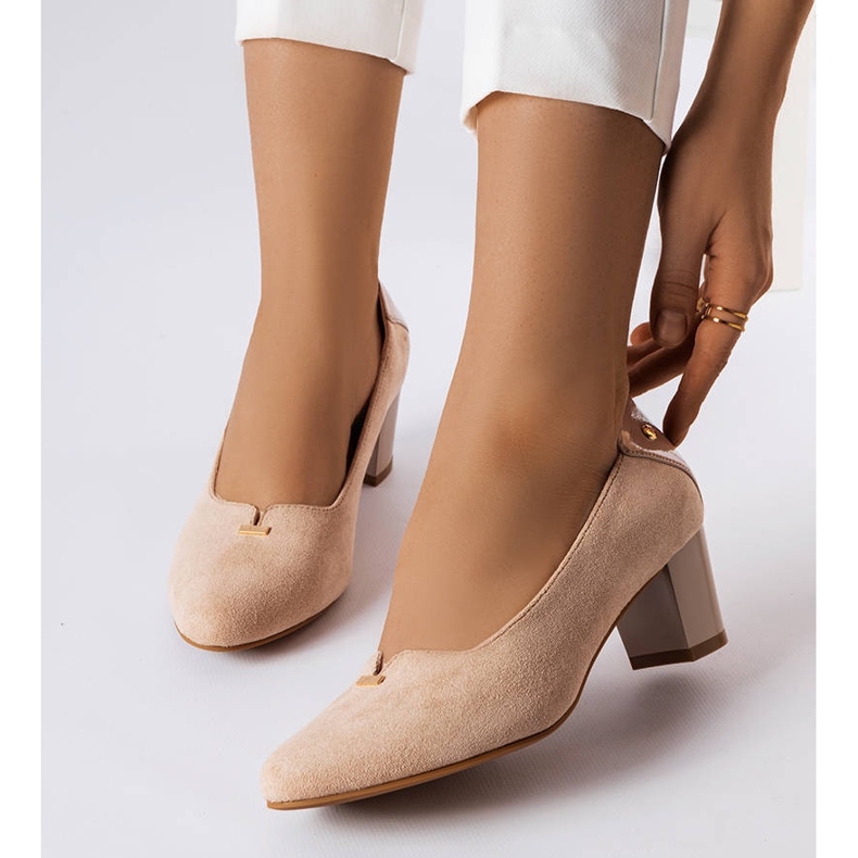 Beige eleganta pumps från Vinceza 2