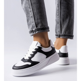 Svarta och vita stövlar med tjockare sula från Baron 1