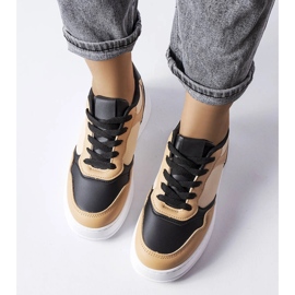 Svarta och beiga stövlar med tjockare sula från Baron beige 1