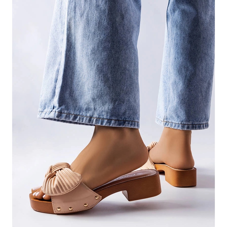 Beige rutschbanor med låg klack från Rochefort 1