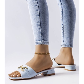 Högklackade sandaler med blå kedja från Chabot 1