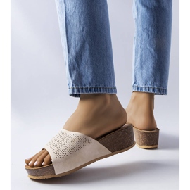 Beige genombrutna sandaler från Bourque 1