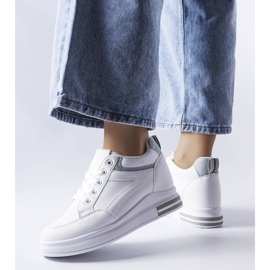 Vita sneakers med glitterinlägg från Bonevil 1