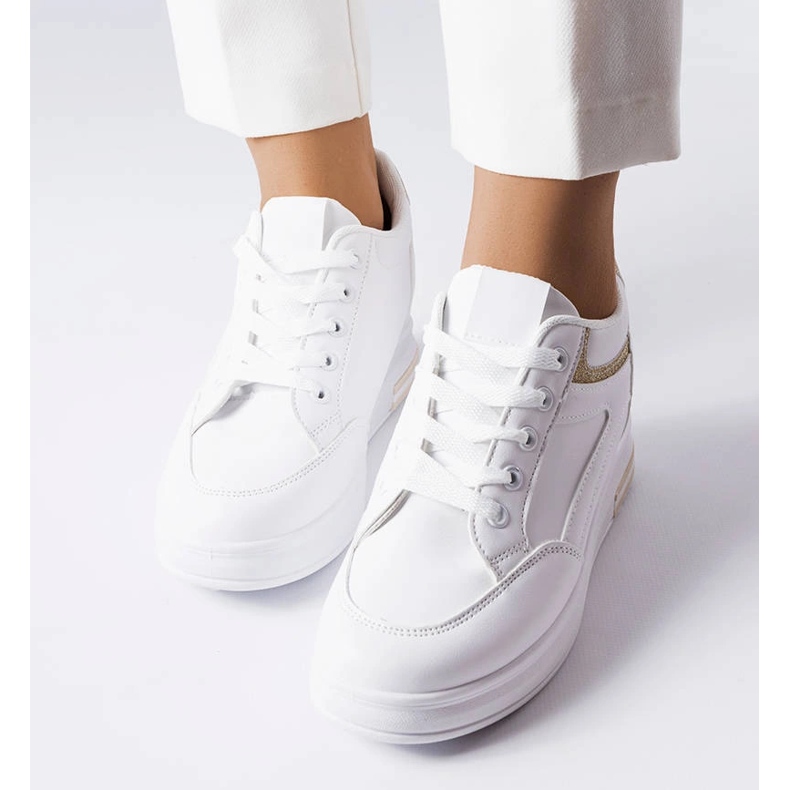 Vita sneakers med glitterinlägg från Bonevil 1