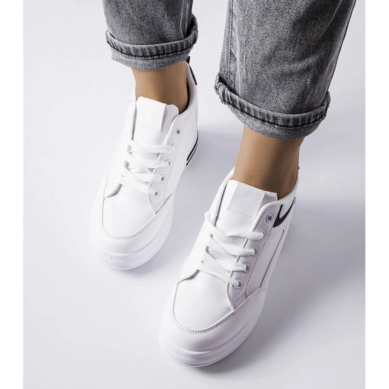 Vita sneakers med glitterinlägg från Bonevil 1