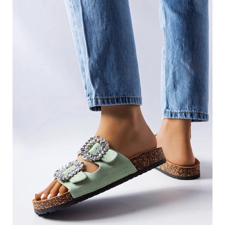 Gröna rutschbanor dekorerade med Racine-rhinestones 1