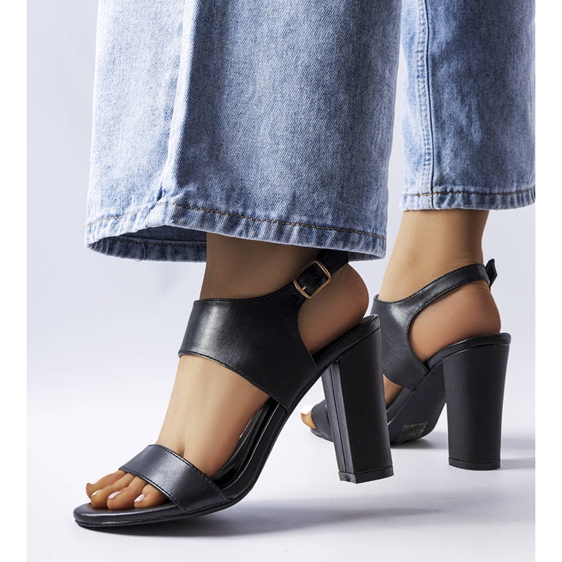 Rachelles svarta stilettsandaler 1