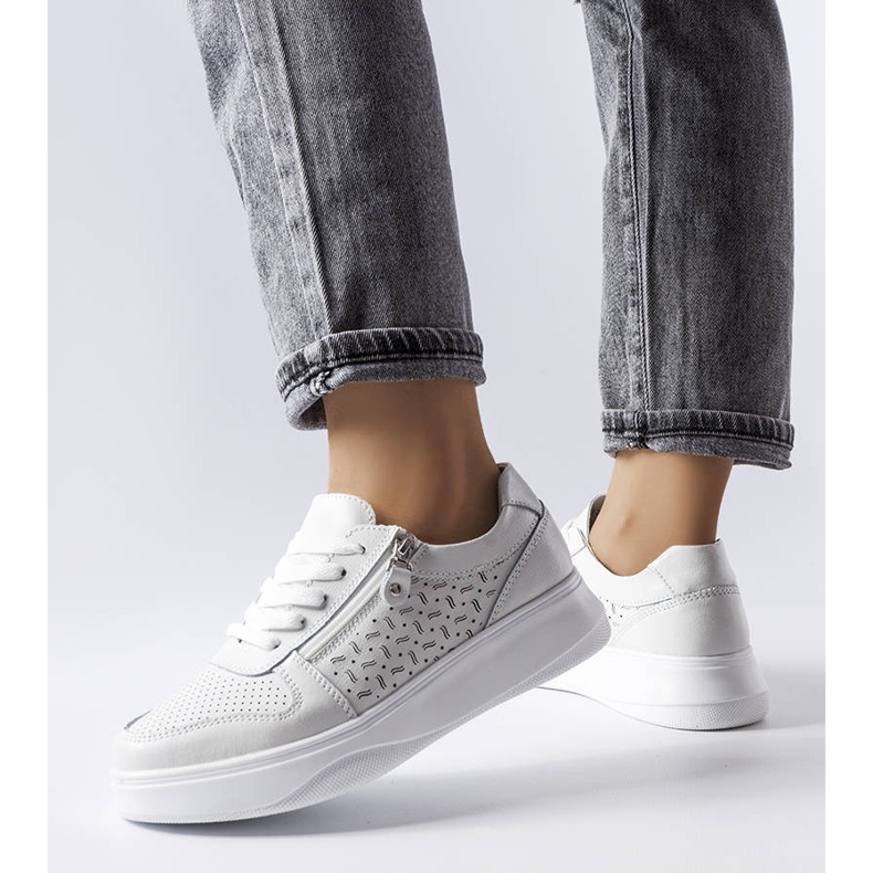 Vita läderskor dekorerade med Jezzi-dragkedja 1