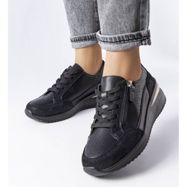 Svarta genombrutna läderskor från Fleur 1