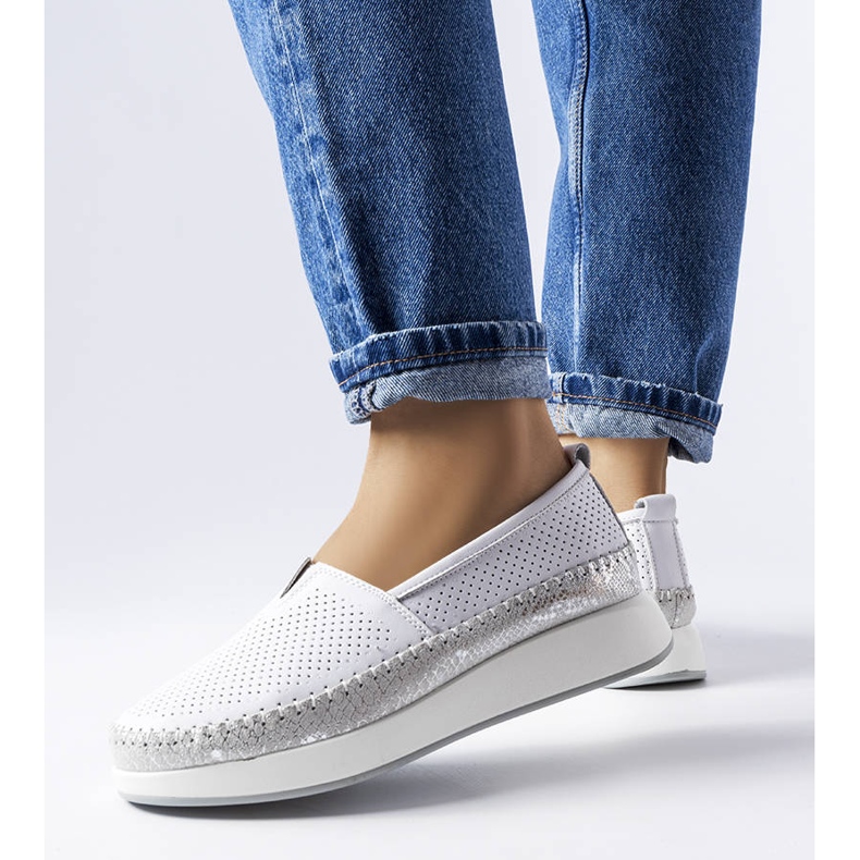 Gråa genombrutna skor från Noruega 1