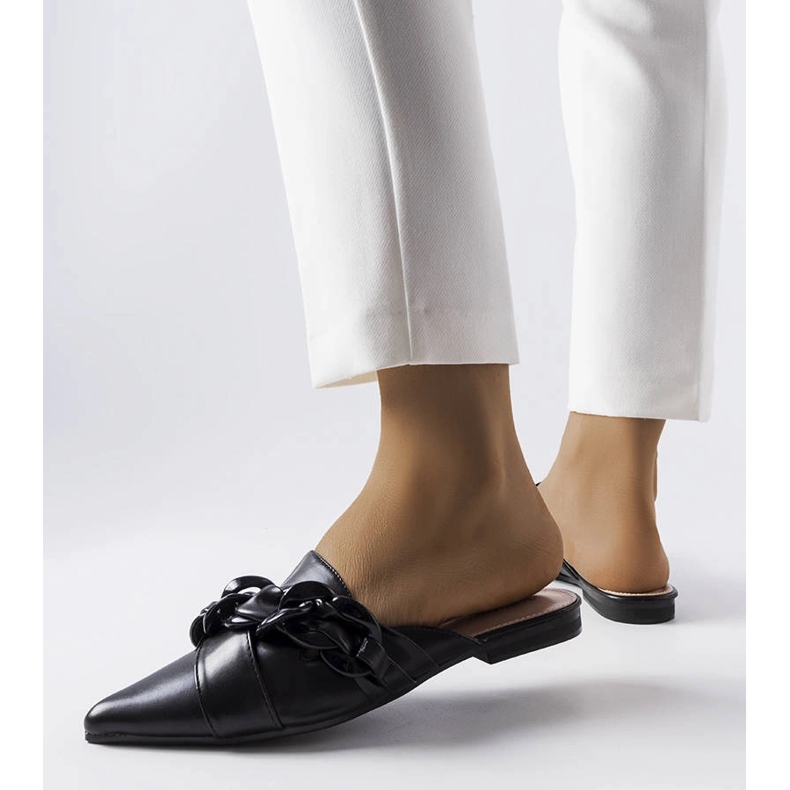 Svarta eleganta sandaler med kedja från Patenaude 2