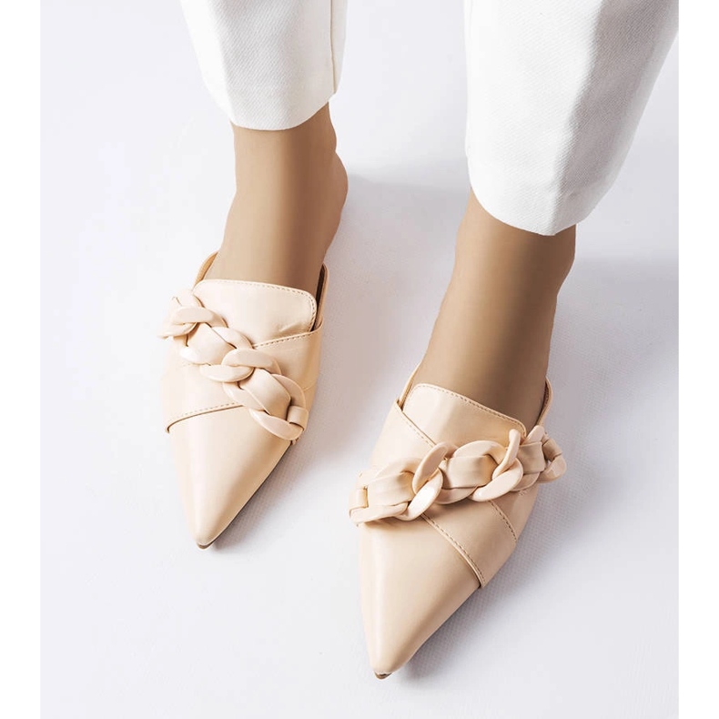 Beige eleganta sandaler med kedja från Patenaude 1