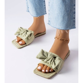 Gröna eleganta reglage med rosett från Thériault 1