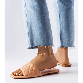 Rosa eleganta tofflor med quiltning från Labrie 2