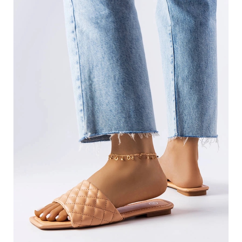 Rosa eleganta tofflor med quiltning från Labrie 2