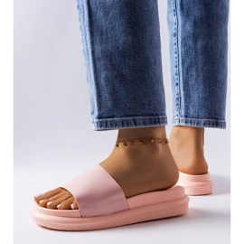 Rosa tofflor på Paquette-plattformen 2