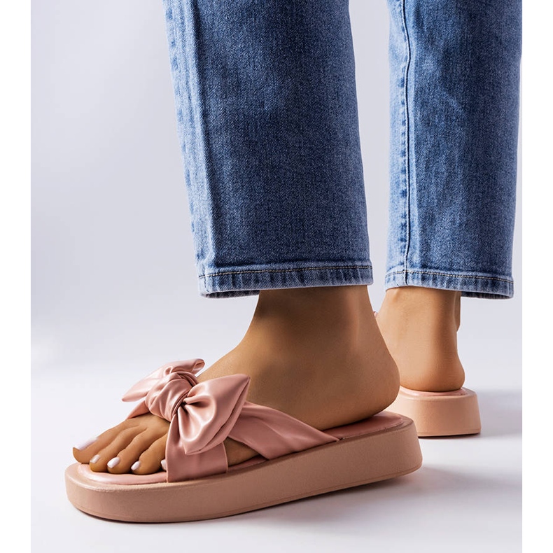 Rosa platåsandaler med rosett från Edvard 2