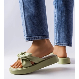 Gröna platåsandaler med rosett från Edvard 1