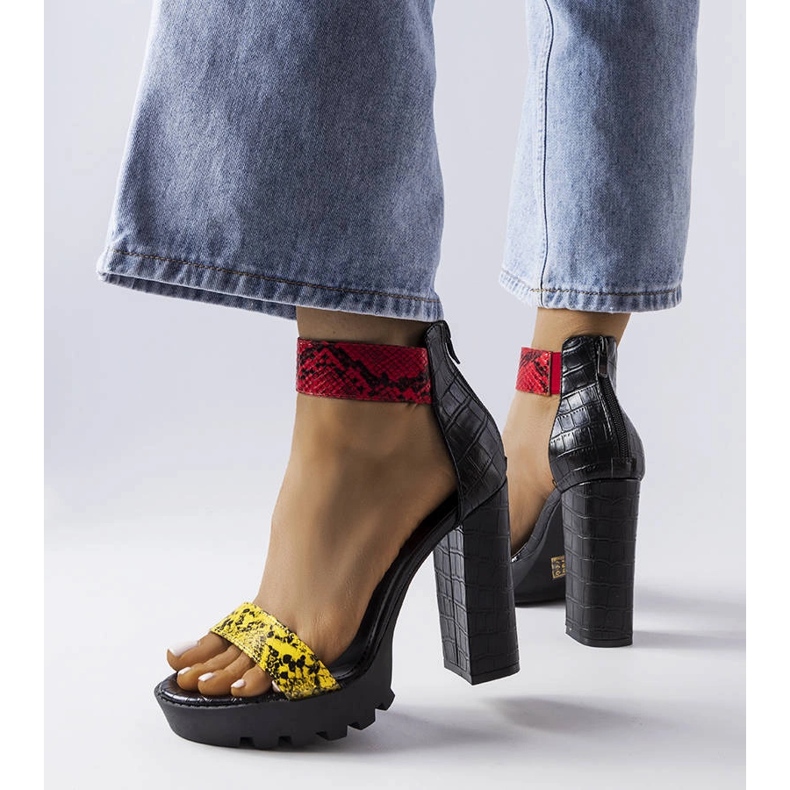 Gula sandaler med ormtryck från Knoxville 1