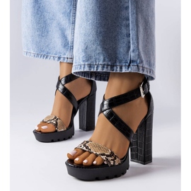 Bruna sandaler med ormtryck från Trépanier 1