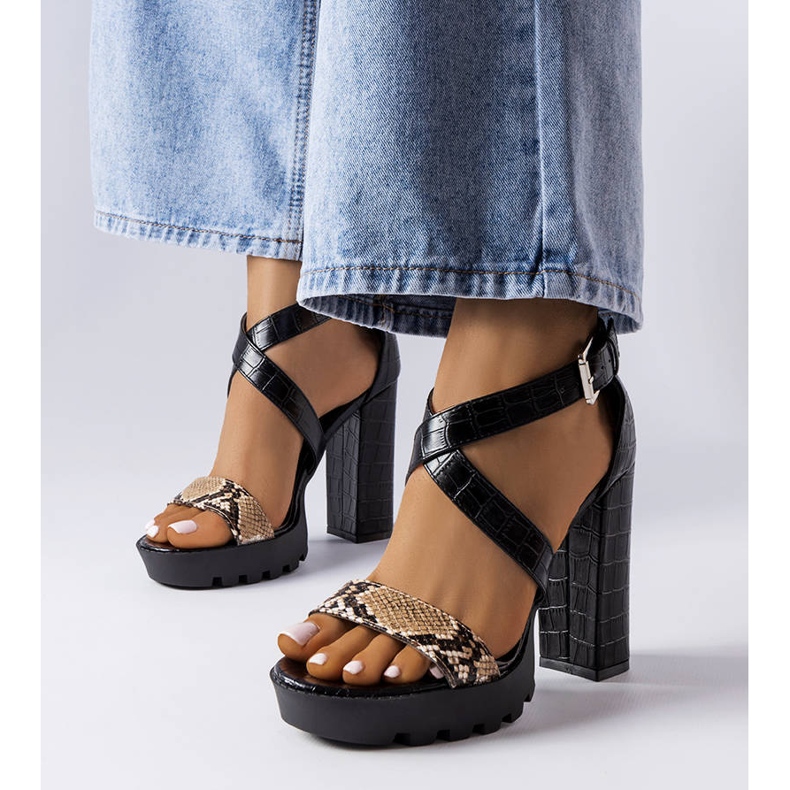 Bruna sandaler med ormtryck från Trépanier 1