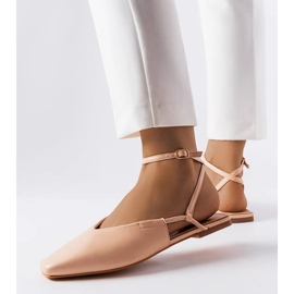 Rosa sandaler med stängd tå 1