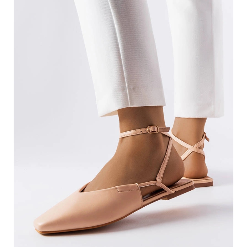 Rosa sandaler med stängd tå 1