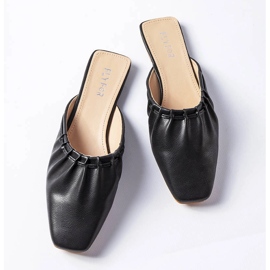 Svarta sandaler med volang från Aasiaat 1