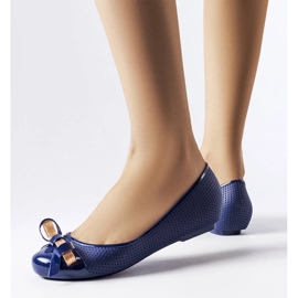 Marinblå ballerinor dekorerade med en Harlingen rosett 1