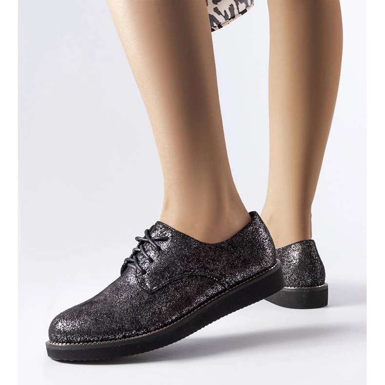 Svarta glittriga brokadskor från Cemetery 1