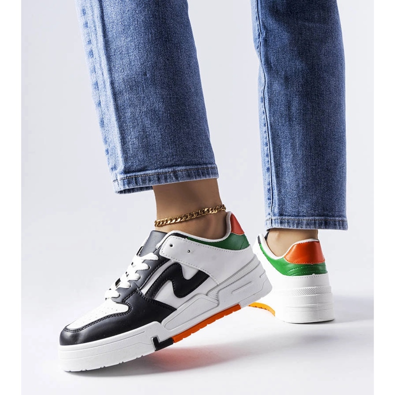 Svarta och vita stövlar med tjockare sula från Harter 1