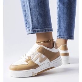 Bruna stövlar med tjockare sula från Harter beige 1