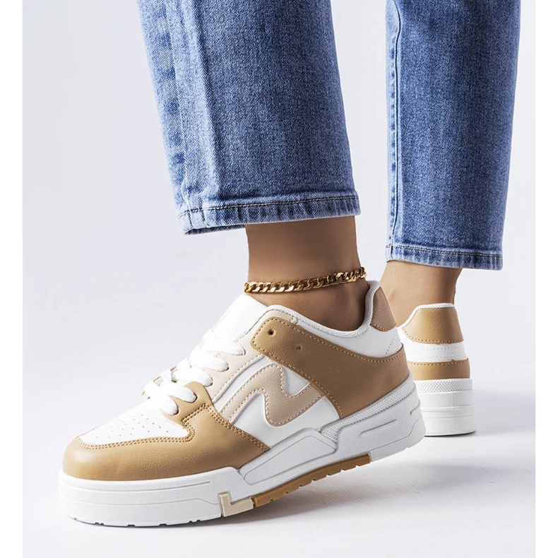 Bruna stövlar med tjockare sula från Harter beige 1