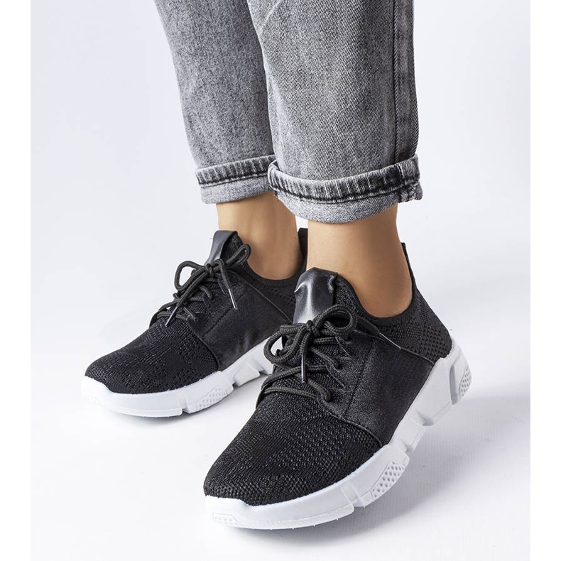 Svarta sneakers med smidig ovandel från Legnago 1