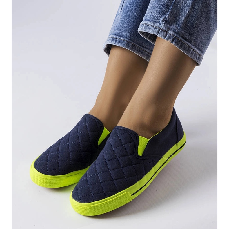 Marinblå quiltade slip-on sneakers från Balsamo 1