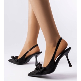 Svarta stift med rosett från Olengo 1